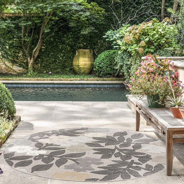 Oasis Floral Beige 5 ft. x 5 ft. Round Indoor/Outdoor Area Rug