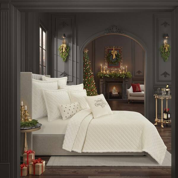 Cozy Winter White Polyester King/Cal King 3Piece Quilt Set