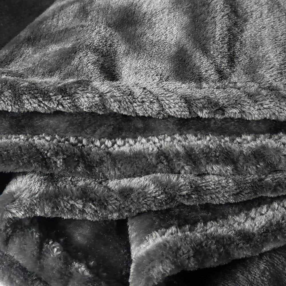 https://images.thdstatic.com/productImages/71601e39-445f-46e1-8543-f0a6e0f1a16c/svn/slate-gray-the-northwest-group-throw-blankets-1gen628000003edc-31_1000.jpg