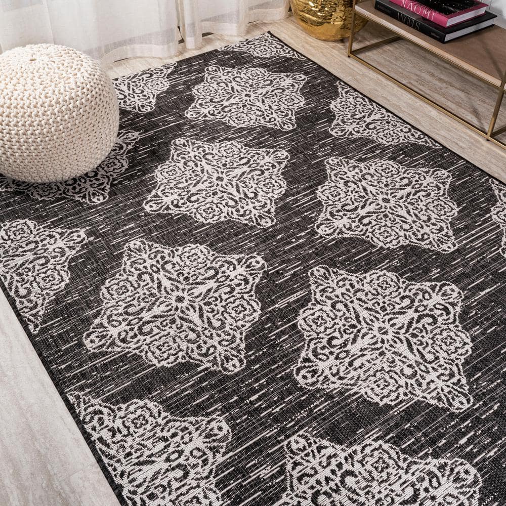 Black and Ivory Medallion Synthetic 8' x 10' Indoor/Outdoor Rug
