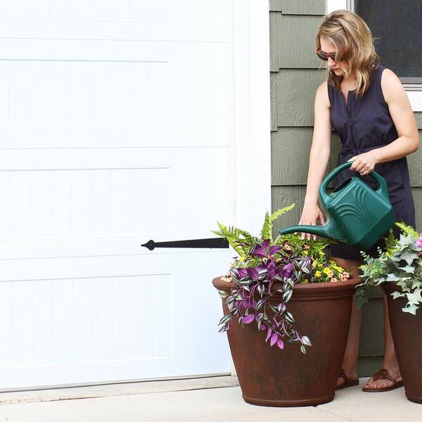 Sunnydaze 24 in. Rust Anjelica Resin Outdoor Flower Pot