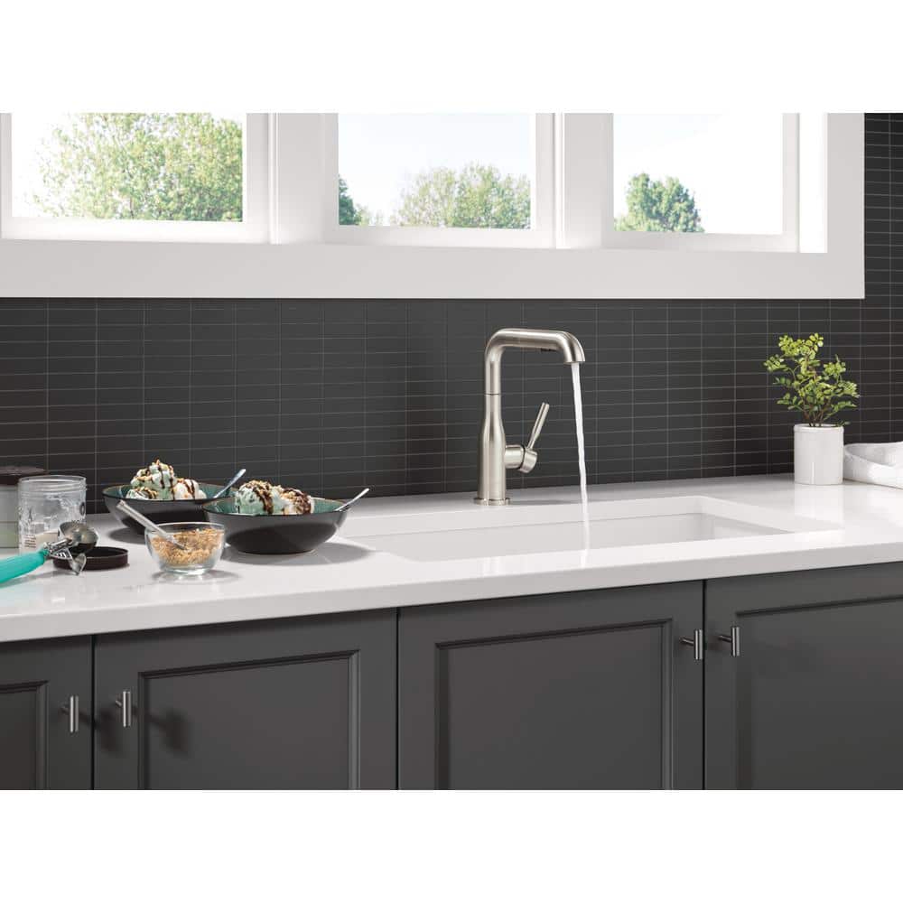 Almari Stainless Steel Pull-Out Kitchen Faucet with Magnetic Docking