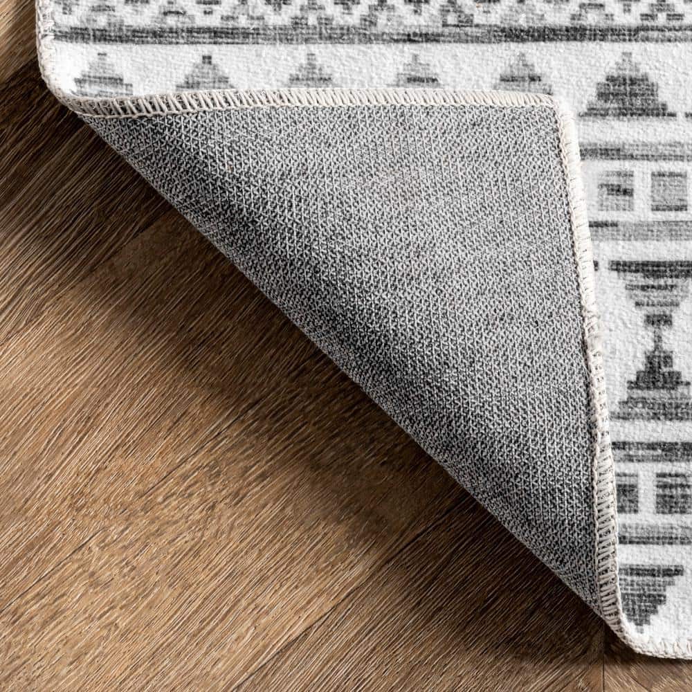 Gray Geometric Machine Washable Area Rug, 2' x 3'