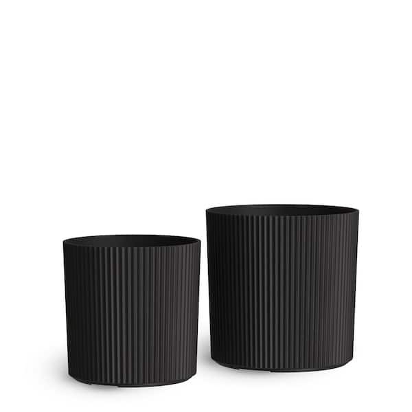 Serene Black Plastic Indoor/Outdoor Planter with Drainage Holes (14 in. W x 14 in. H, and 12 in. W x 12 in. H), 2-Pack