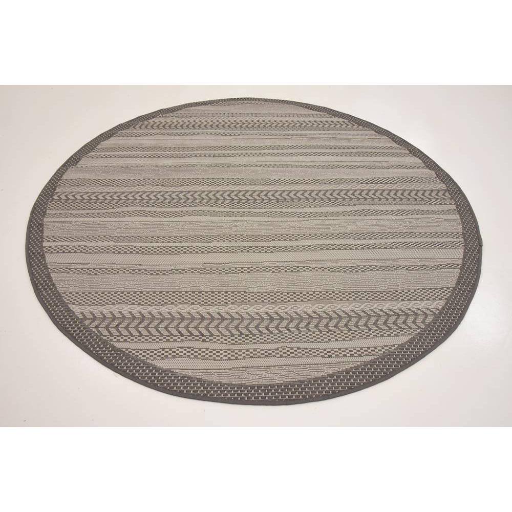 Gray Striped Synthetic 6' Round Outdoor Rug - Easy Care & Stain-resistant