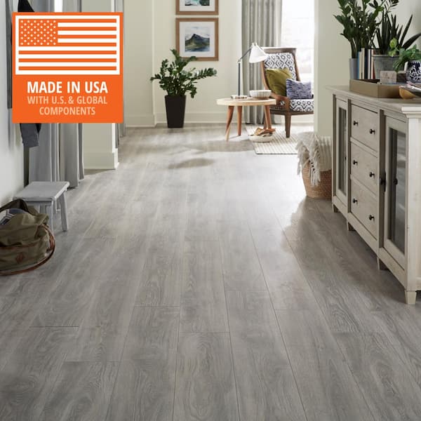 Silverton Oak 8 mm T x 7.5 in. W Water Resistant Laminate Wood Flooring (23.7 sqft/case)