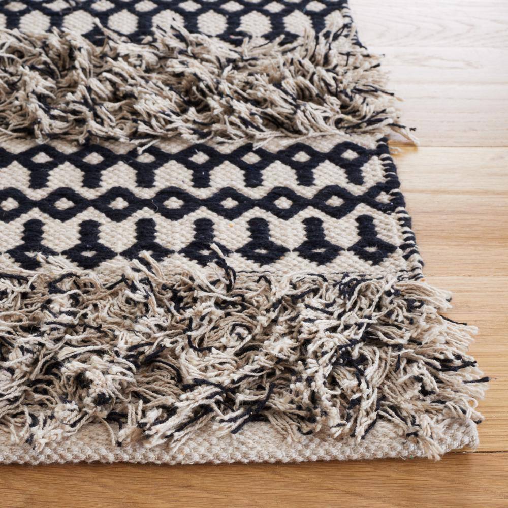 Handwoven Black and Ivory Wool-Cotton Blend Beach House Rug - 3x5 Feet