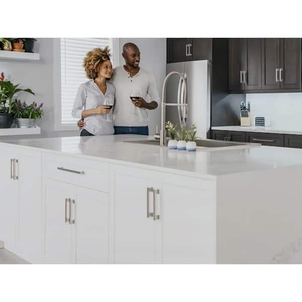 https://images.thdstatic.com/productImages/71dcd952-4e9f-434e-bb17-3118aa0fd310/svn/white-newage-products-assembled-kitchen-cabinets-81056-40_600.jpg