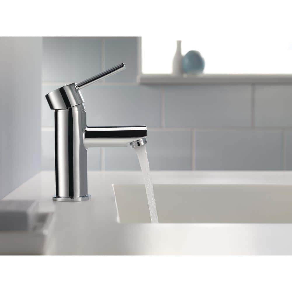 Chrome Single Handle Modern Bathroom Faucet with Drain Assembly