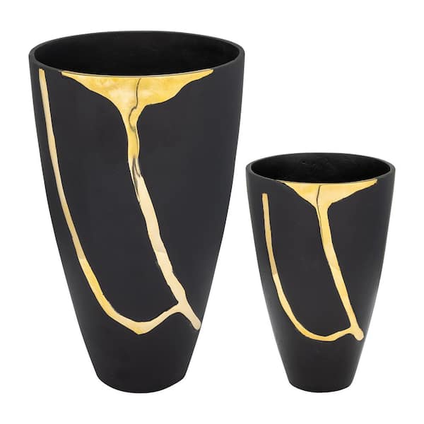 Liv & Skye 14 in. Black/Gold Metal Cracked Design Decorative Vase