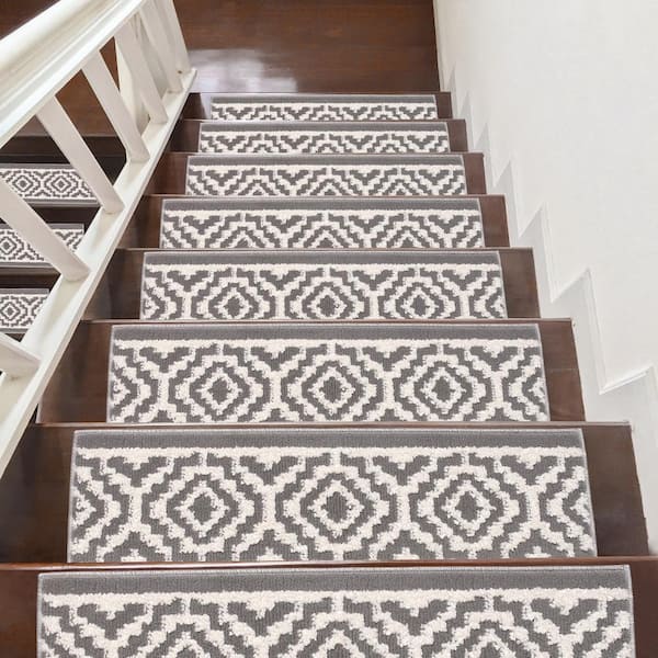 THE SOFIA RUGS White and Grey 9 in. x 28 in. Anti-Slip Stair Tread Cover Polypropylene w/Latex Backing (Set of 5) Carpet Stair Treads