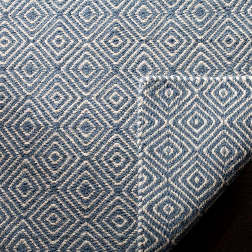Handwoven Diamond Oasis 9' x 12' Blue/Ivory Wool Area Rug