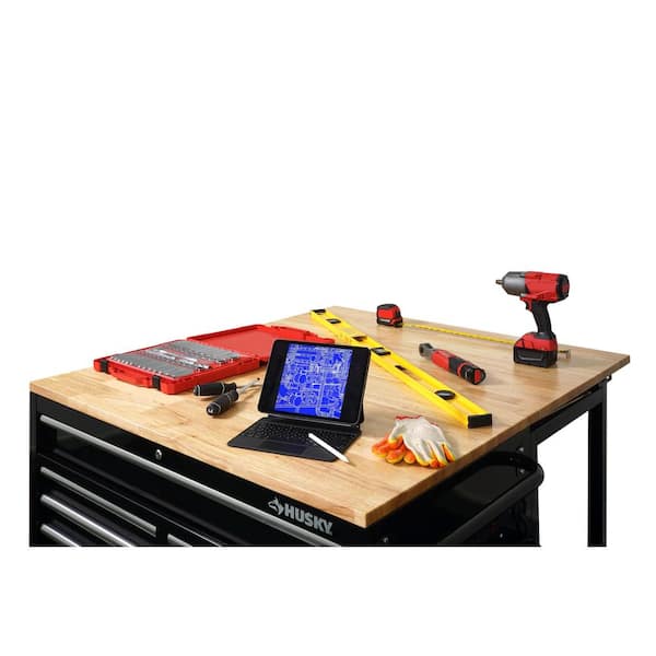 https://images.thdstatic.com/productImages/729160de-d458-4d64-a4e6-6056bc13bef4/svn/gloss-black-with-silver-trim-husky-mobile-workbenches-hotc4609b15m-a0_600.jpg