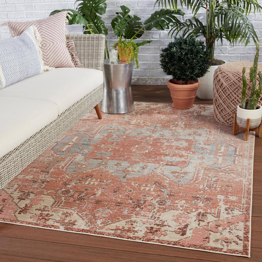 Priyah 4' x 6' Gray and Pink Synthetic Area Rug