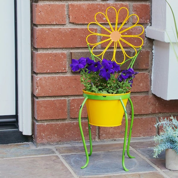 Alpine Corporation 24 in. Tall Yellow Daisy Flower Planter