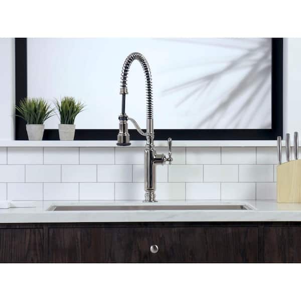 Tournant Single-Handle Pull-Down Sprayer Kitchen Faucet in Vibrant Stainless