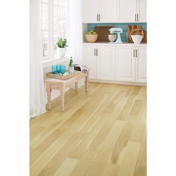 Honeytone White Oak 2/7 in. T x 5 in. W Click Lock Engineered Hardwood Flooring (16.7 sq.ft./case)