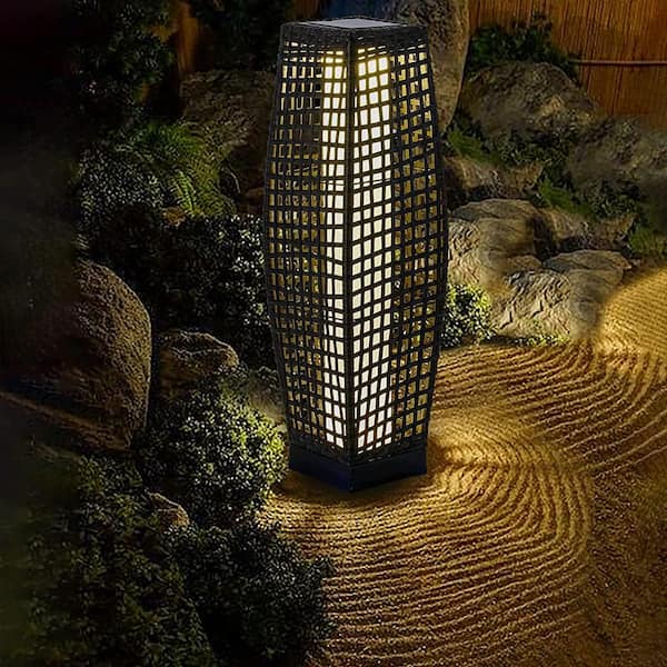 https://images.thdstatic.com/productImages/73033582-b337-4c4e-a8c3-16e9e592bb9e/svn/brown-outdoor-floor-lamps-ympe-md3723259-64_600.jpg