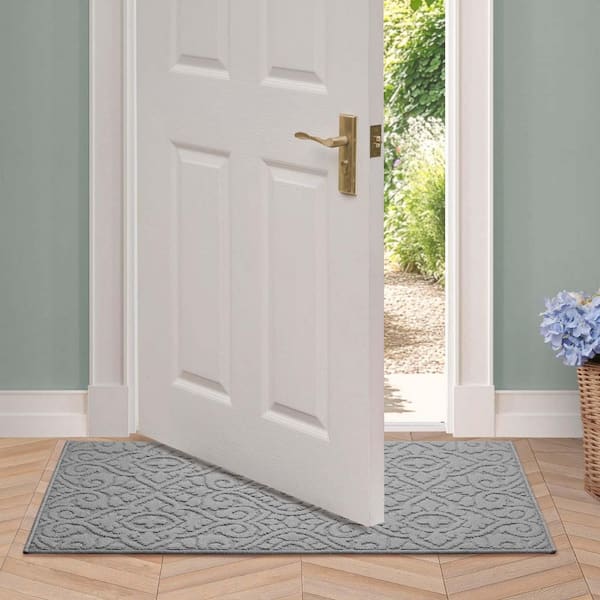 Laura Ashley Feya Solid Light Gray 2 ft. x 4 ft. Tufted Medallion Polypropylene Accent Rug