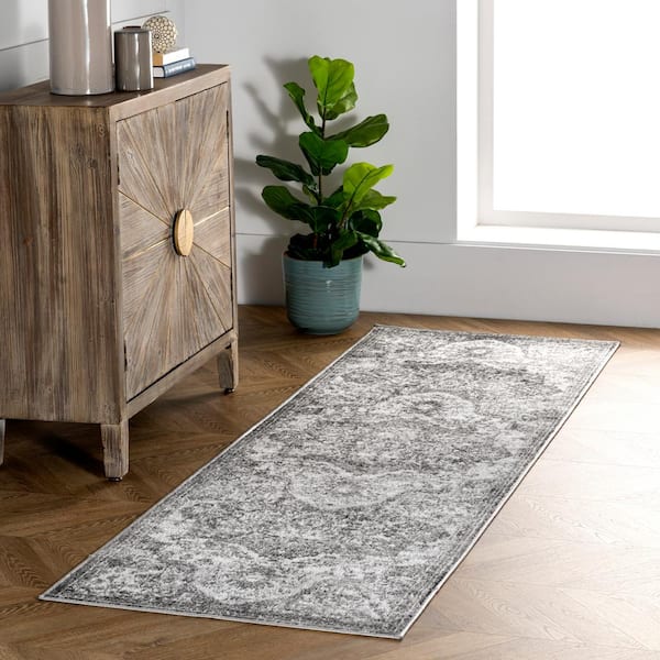 Transitional Medallion Maryanne Gray 2 ft. 6 in. x 8 ft. Indoor Runner Rug