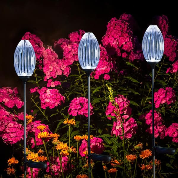 Glitzhome 36 in. H White Solar Weather Resistant Stake Oval