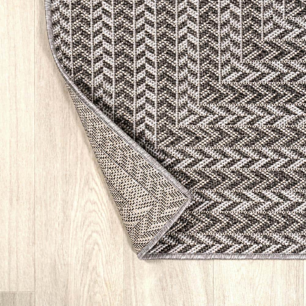 3' x 5' Black/Light Gray Synthetic Geometric Area Rug