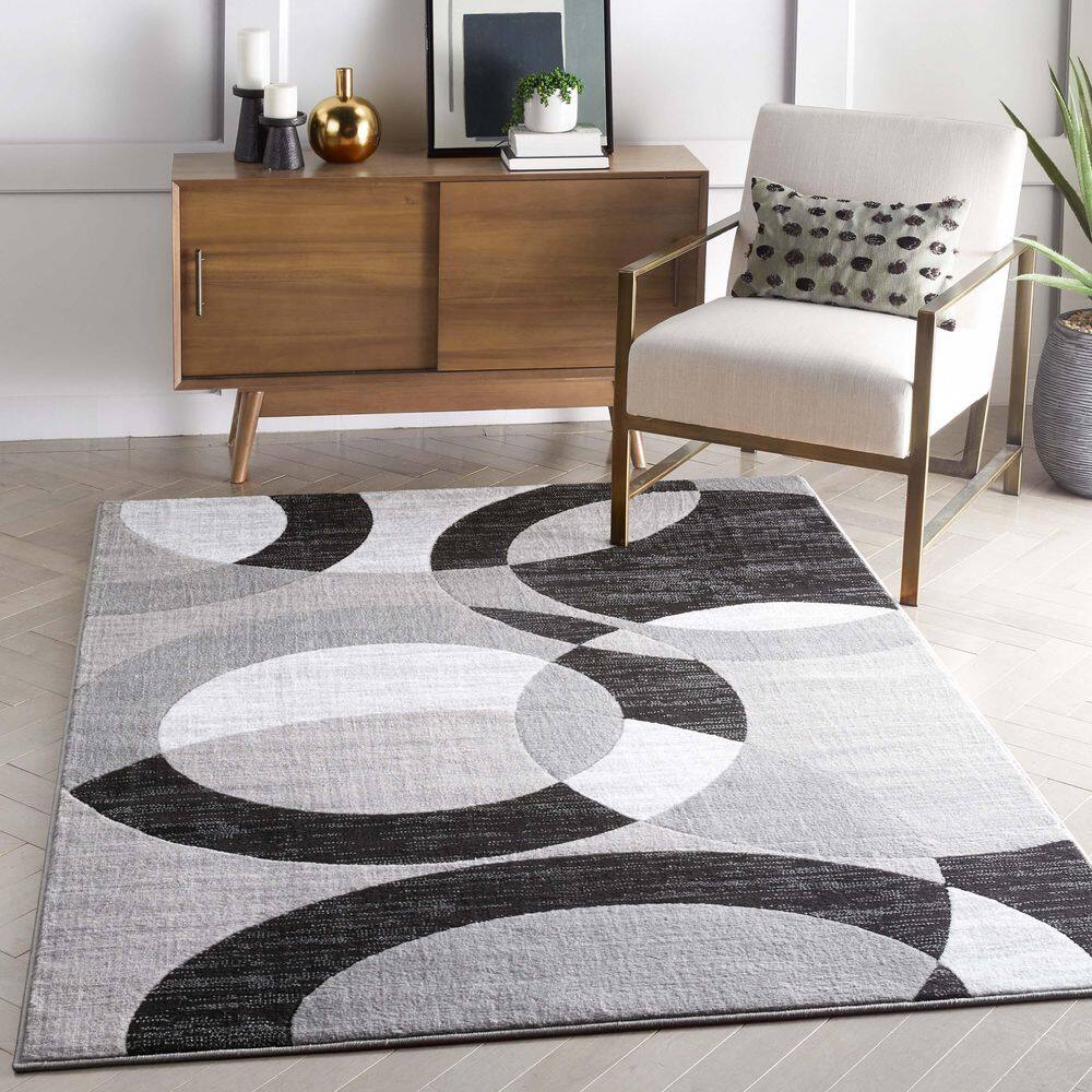 Gray Geometric 5' x 7' Stain-Resistant Area Rug