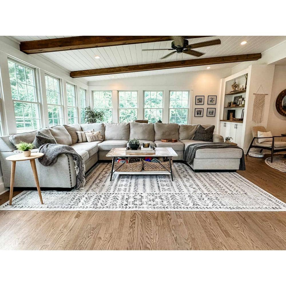 Gray and Off-White 5' x 7' Synthetic Rectangular Area Rug