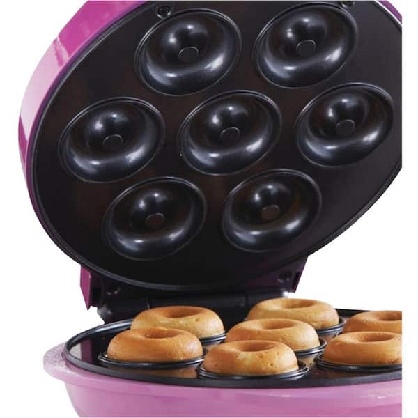 https://images.thdstatic.com/productImages/735b92e1-7045-458f-8b60-7228c510801e/svn/pink-brentwood-appliances-specialty-dessert-makers-ts-250-77_600.jpg