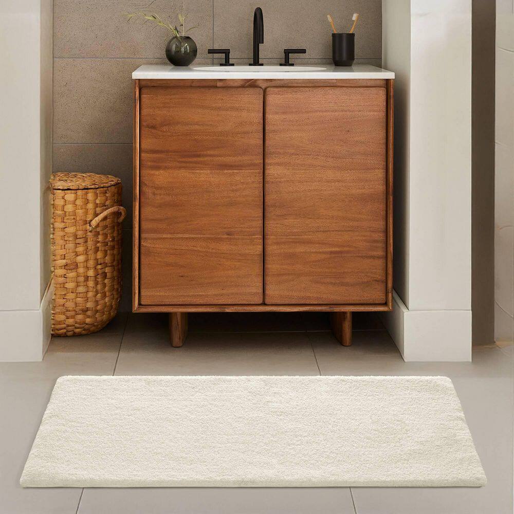 Ivory Microfiber Non-Slip Bath Rug with Quick-Dry Technology
