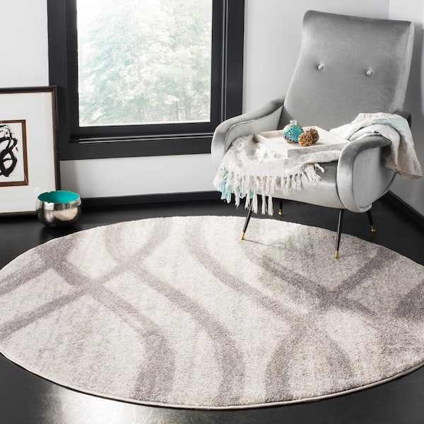 Adirondack Cream/Gray 8 ft. x 8 ft. Round Striped Area Rug