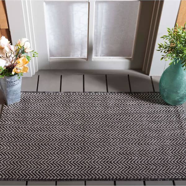 Courtyard Black/Beige 3 ft. x 5 ft. Solid Color Chevron Indoor/Outdoor Area Rug