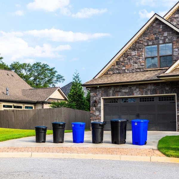 HDX 32 gal. Black Heavy Duty Outdoor Trash Can with Domed Lid 999