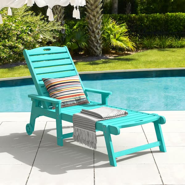 LUE BONA Hampton Aruba Blue Plastic Outdoor Chaise Lounge Chair with Adjustable Backrest Pool Lounge Chair and Wheels Set of 1