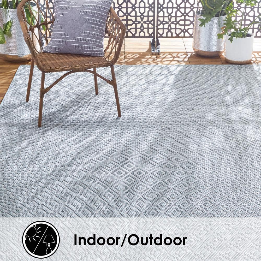 Blue and Cream Geometric 8' x 10' Indoor/Outdoor Rug