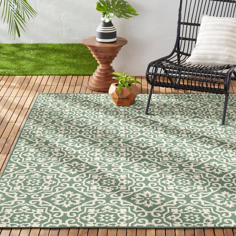 Danica 6' x 9' Green/Beige Geometric Synthetic Area Rug