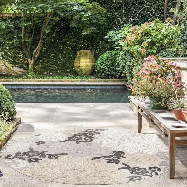 Oasis Floral Beige 5 ft. x 5 ft. Round Indoor/Outdoor Area Rug