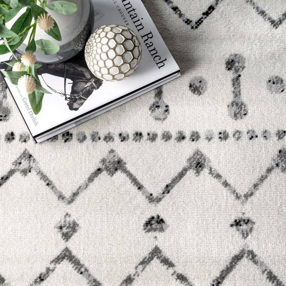 Handmade Geometric Gray Square Area Rug, Stain-Resistant Synthetic