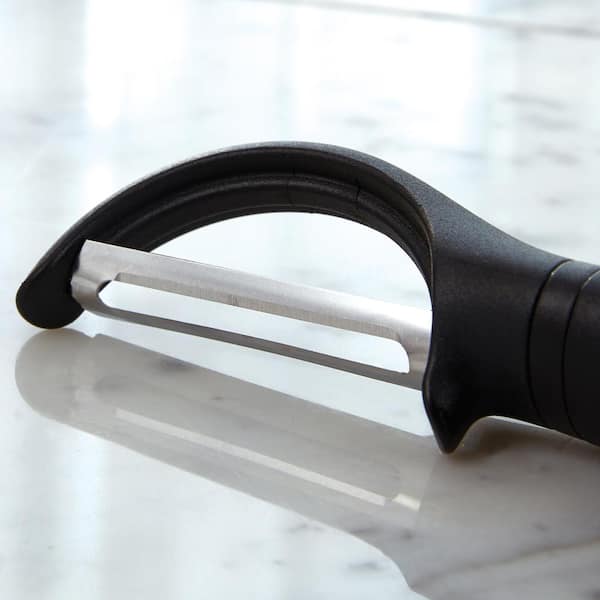 Self-Sharpening Vegetable Peeler