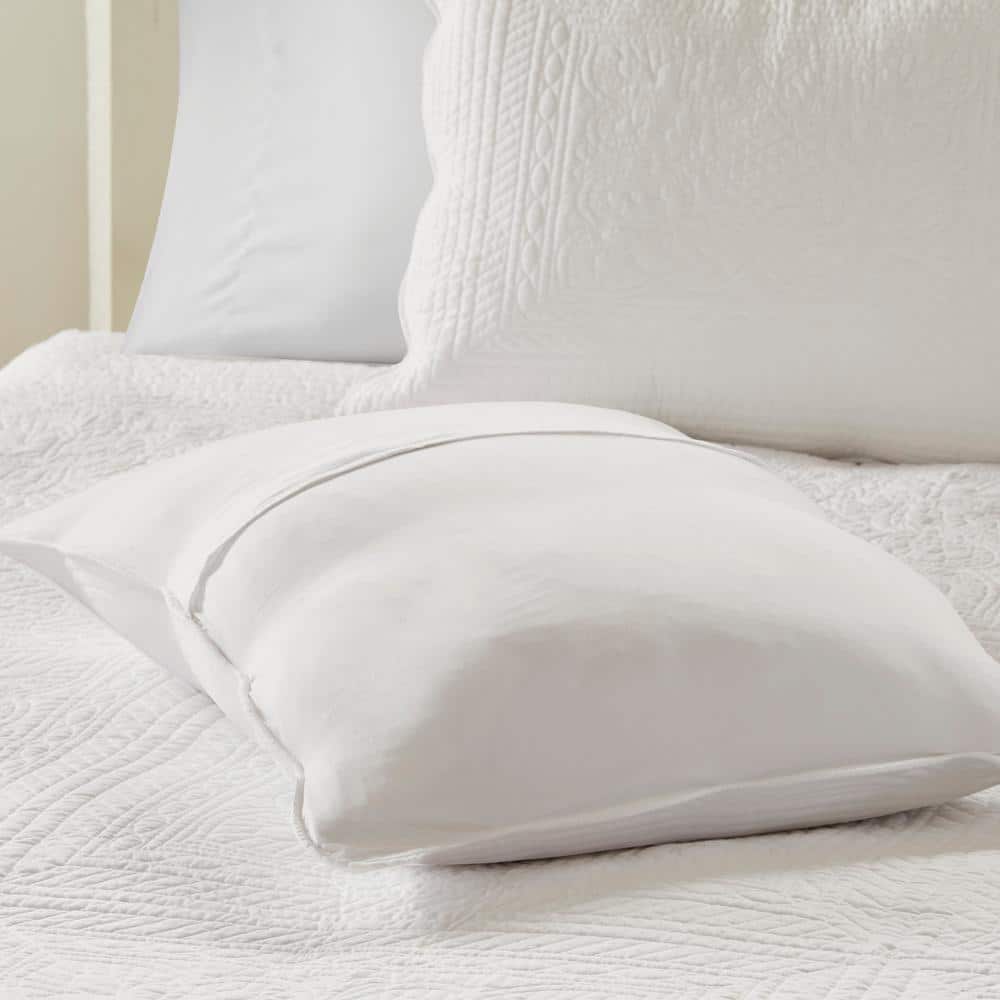 White Full Microfiber Reversible Scalloped Edge Quilt Set