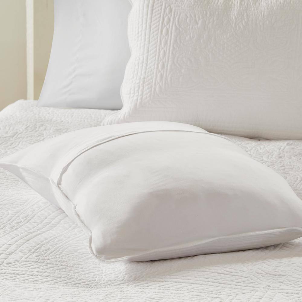 White King Microfiber Reversible Scalloped Edge Quilt Set
