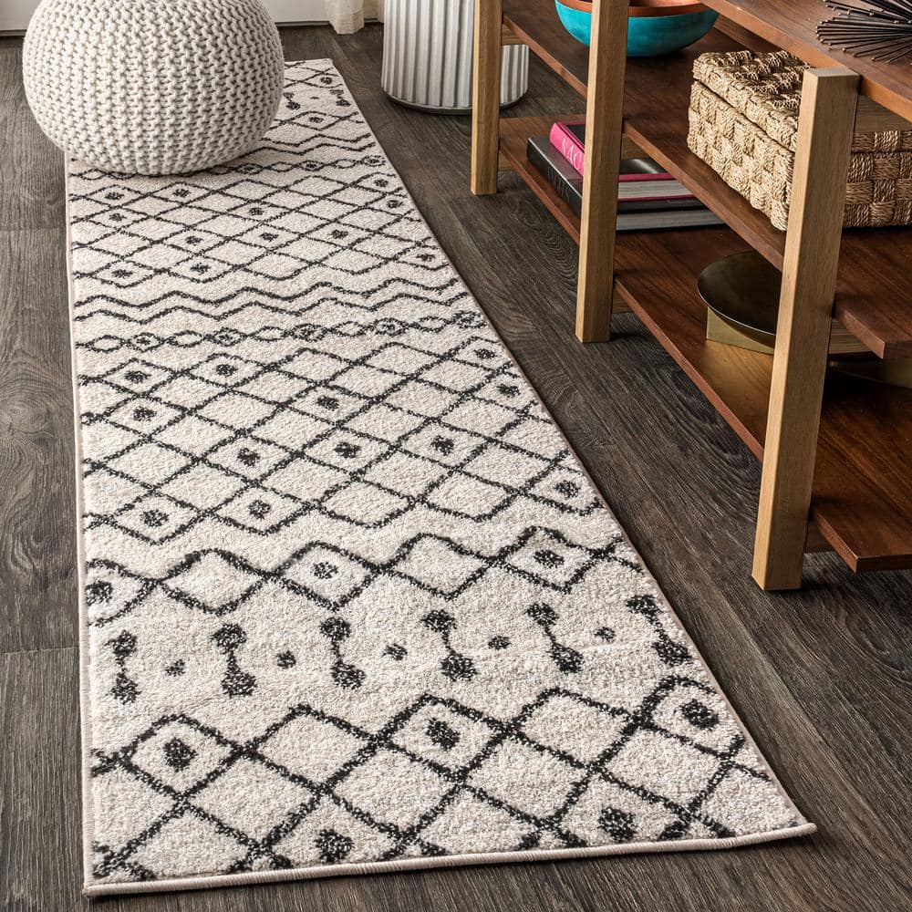 Aksil Handmade Moroccan Beni Souk 2'x8' Rug in Black/Cream