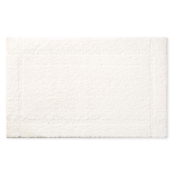 TOWN & COUNTRY LIVING Ultra Plush Solid Washable White 20 ft. x 32 ft. Border Bathmat Rug