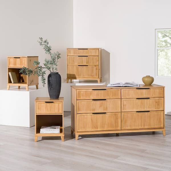 Welwick Designs 1-Drawer Natural Pine Solid Wood Transitional 