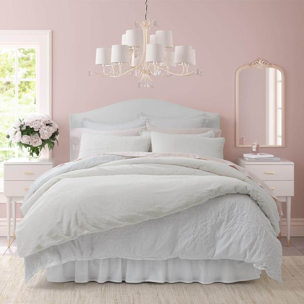 Laura Ashley - Queen Comforter Set, Luxury Bedding with Matching Shams,  Stylish Home Decor for All Seasons (Wisteria Pink, Queen)