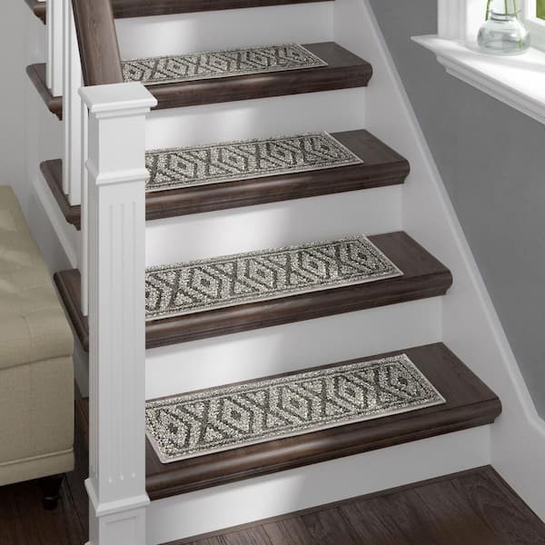 THE SOFIA RUGS Dark Grey 9 in. x 28 in. Anti-Slip Stair Tread Polypropylene w/ Latex Backing (Set of 7) Carpet Stair Treads
