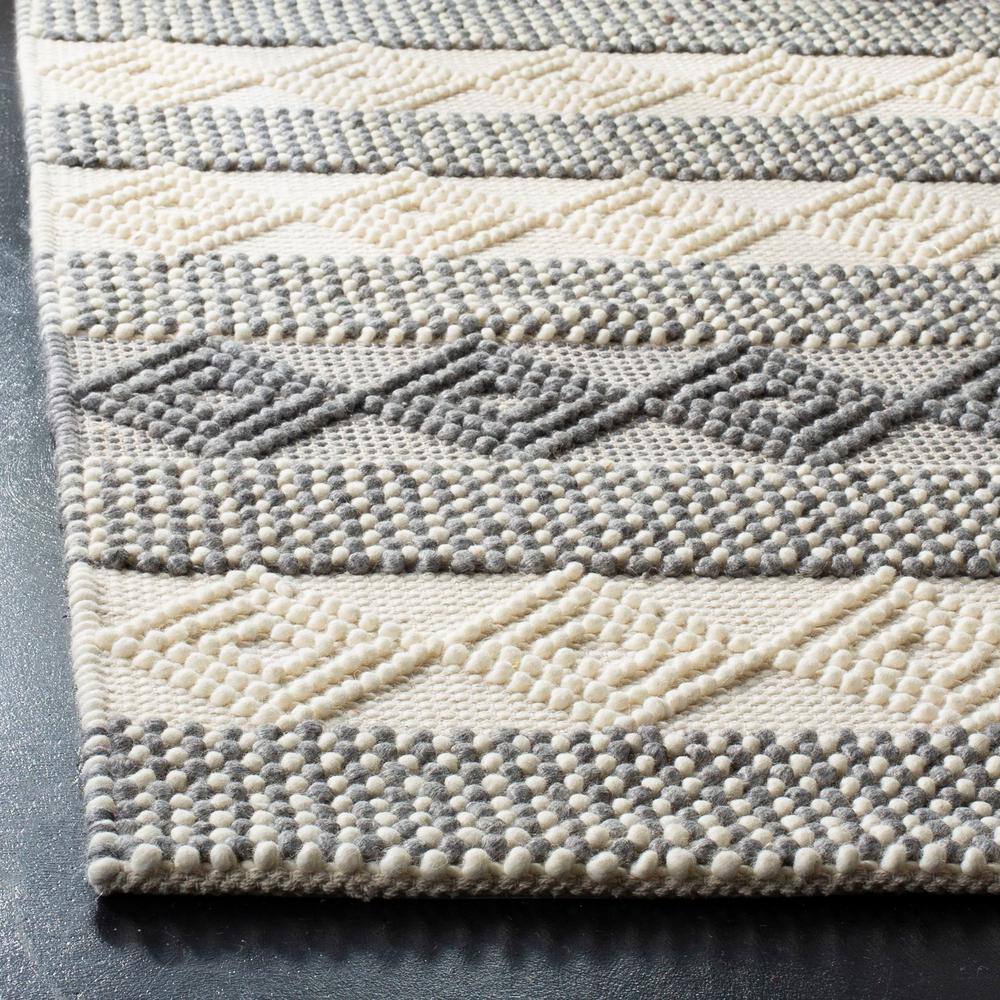 Hand-Tufted Coastal Elegance Gray Wool 8' x 10' Area Rug