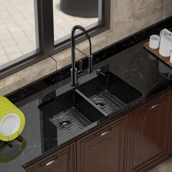 33 in. Matte Black Stainless Steel Double Bowl Undermount 50/50 Sink