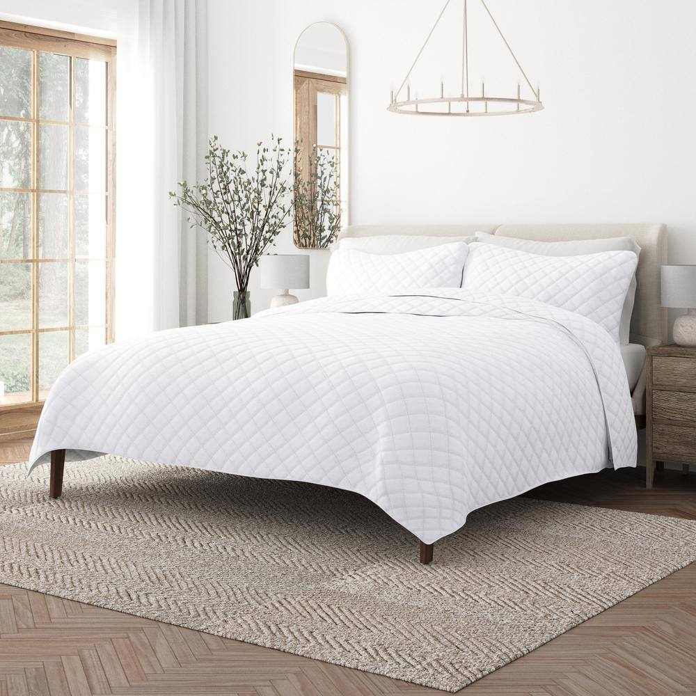 White Full Microfiber Reversible Quilt Set with Shams