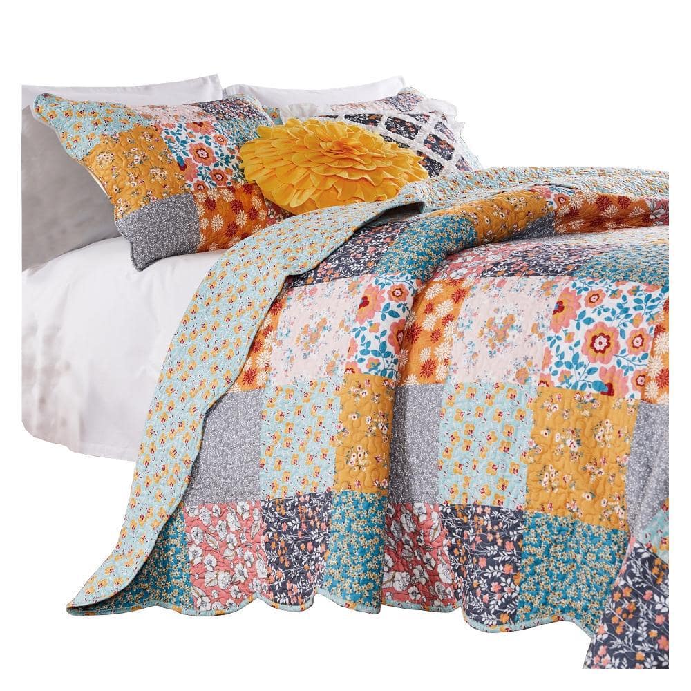 King Pink Microfiber Reversible Patchwork Quilt Set